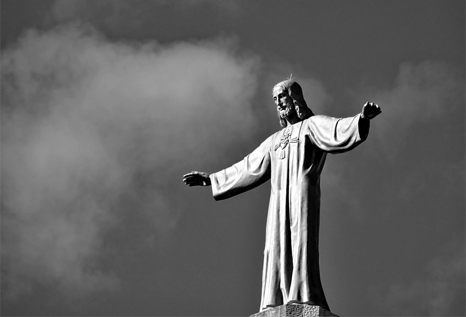 statue of jesus